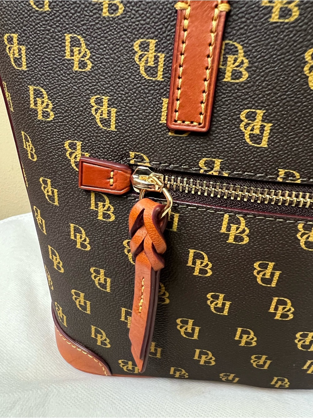 Dooney & Bourke leather Monogram Tote NWT w Dustbag - Picture 8 of 17